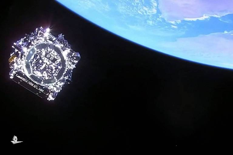 Imagem transmitida pela Nasa mostra o telescópio espacial James Webb se separando do foguete Ariane 5, após o lançamento em 2021