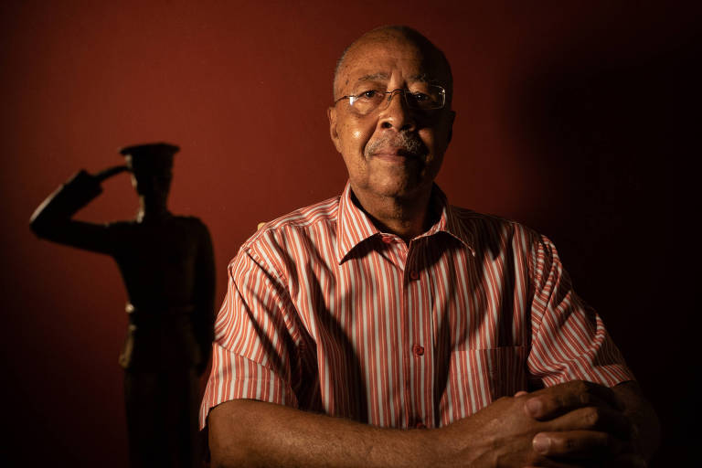 Ex-cadete negro da turma de Mourão tenta anular punição de 46 anos atrás