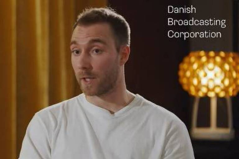 O meia Christian Eriksen durante entrevista a TV pública da Dinamarca