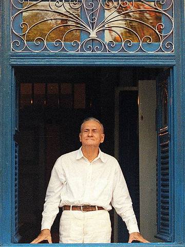 ORG XMIT: 161201_0.tif O escritor e dramaturgo Ariano Suassuna em sua casa em Recife (PE).
 
(Recife (PE), 08.09.1997. Foto Eder Chiodetto/Folhapress) (Negativo SP12980-1997)