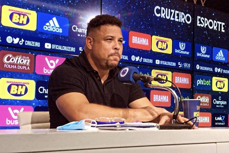 Ronaldo Fenômeno durante sua primeira entrevista coletiva após anunciar a compra do Cruzeiro