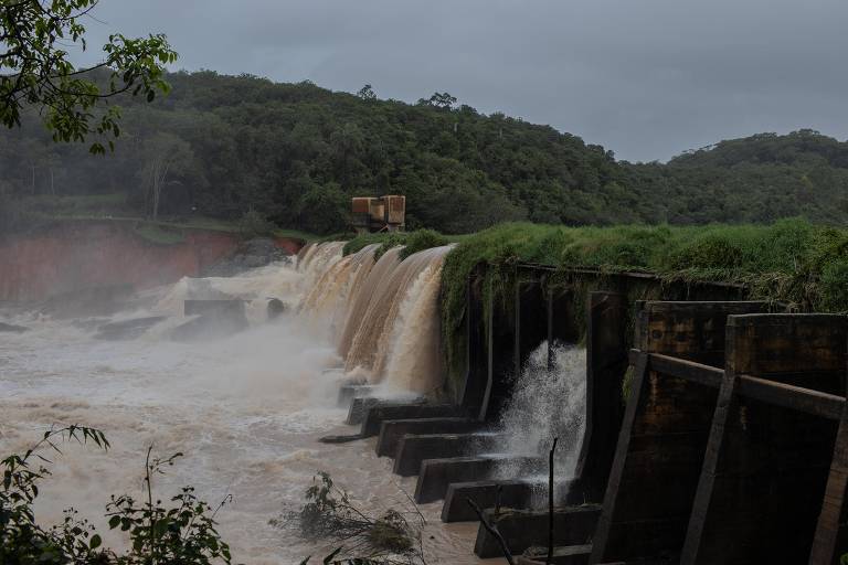 Chuvas causam estragos em cidades de Minas Gerais