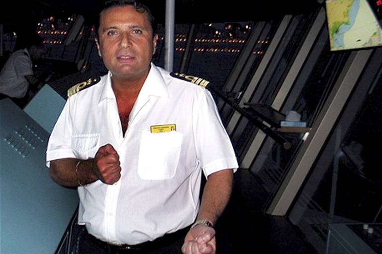 Francesco Schettino, capitão do cruzeiro Costa Concordia, que naufragou na costa italiana; comandante abandonou o barco antes de todos os passageiros serem retirados