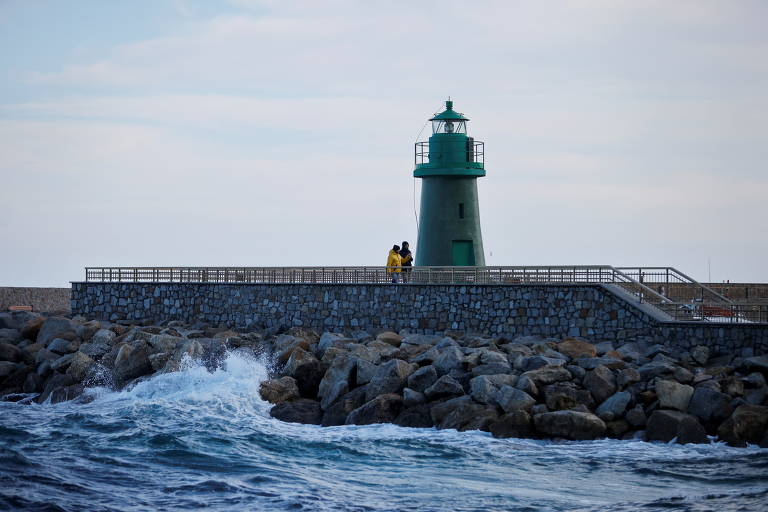 Farol na ilha Giglio, na Itália; local se prepara para marcar os dez anos do naufrágio do Costa Concordia