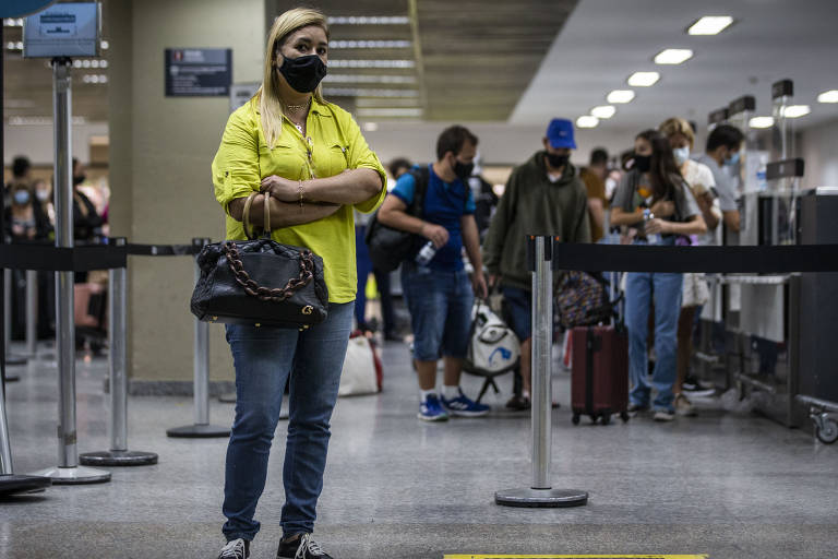 Ministério Público investiga proibição de celular em fila de embarque de aeroporto