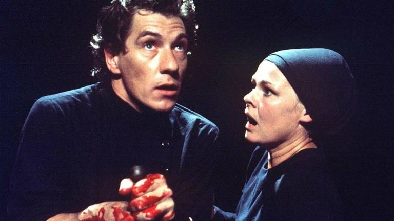 'A Performance of Macbeth' é uma montagem lendária da Royal Shakespeare Company com Ian McKellen e Judi Dench foi gravada e exibida como filme na TV