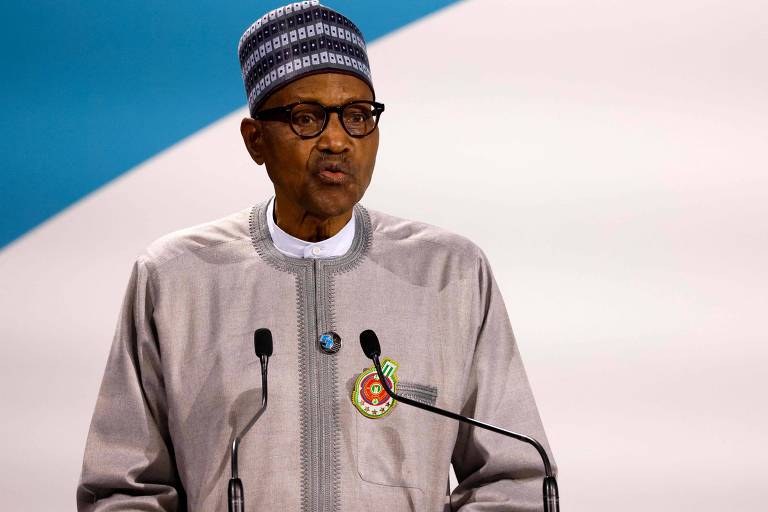 O presidente da Nigéria, Muhammadu Buhari, discursa durante cerimônia em Paris


