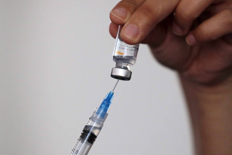 Ministério da Saúde distribui 740 mil doses de Coronavac para vacinar crianças