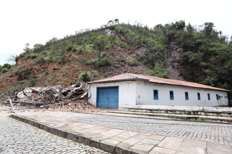 Desabamento de casa revela antiga mina de ouro na cidade histórica