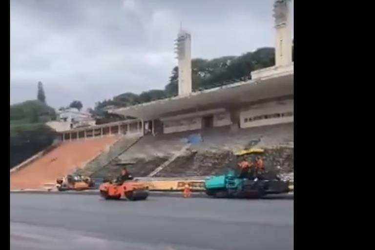 Gramado do Pacaembu é asfaltado para obras no terreno do estádio