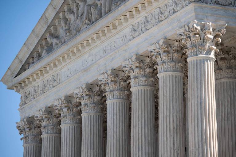 Detalhe da fachada da Suprema Corte dos EUA, em Washington