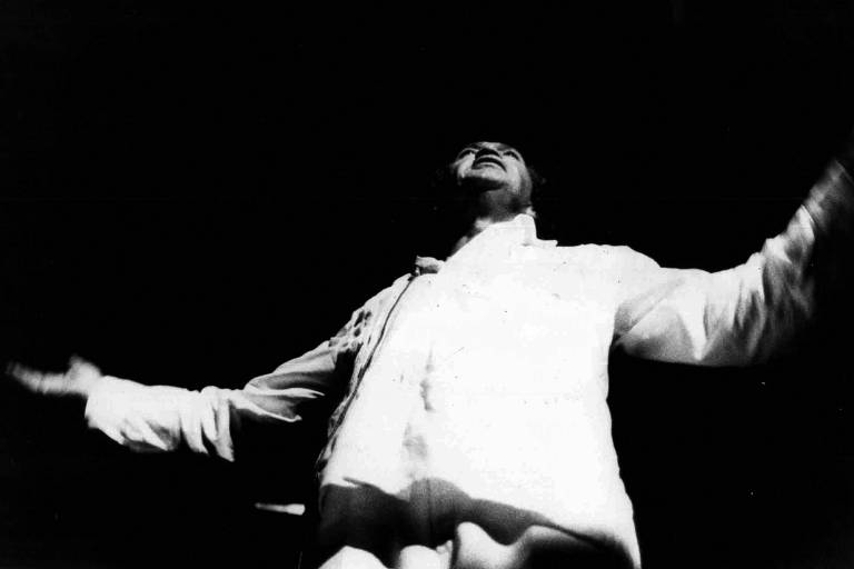 Thiago Mello na estreia do espetáculo 'Faz Escuro Mas Eu Canto' no teatro Carlos Gomes, no Rio de Janeiro, em 1978