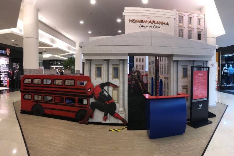 Espaço inspirado no filme 'Homem Aranha: Longe de Casa', no Plaza Sul Shopping (na zona sul de São Paulo), tem cenário com referências a Londres, obstáculos com corda e lugar para desenhar 