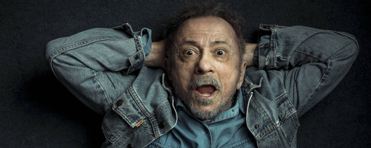SÃO PAULO, SP, BRASIL, 08-10-2021 - AGORA SHOW - Retrato de Antônio José Santana Martins, conhecido como Tom Zé, uma das personalidades mais importantes da música popular brasileira. Tom Zé posa em sua casa, antes de completar 85 anos. (Foto: Keiny Andrade/Folhapress).