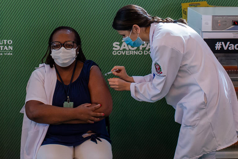 Relembre o primeiro ano da vacinação contra a Covid no Brasil