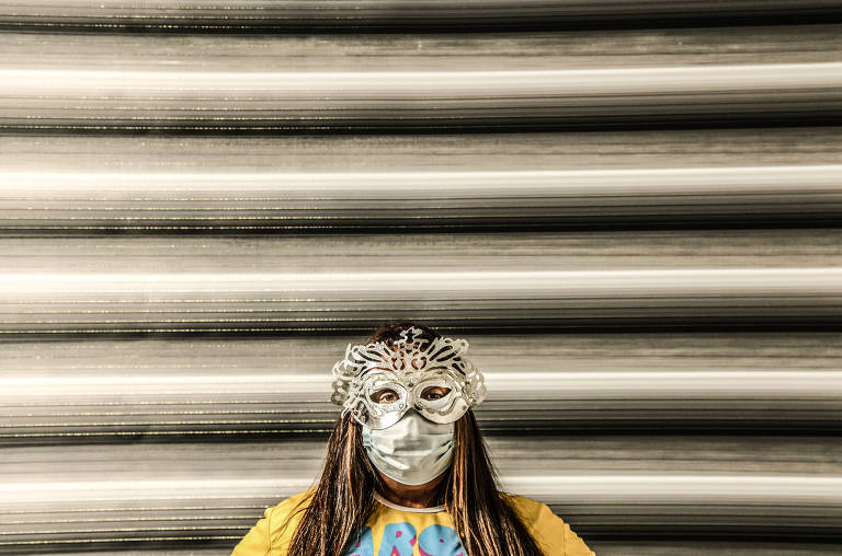 Rainha do Abadá se reinventa na pandemia e passa a produzir máscaras