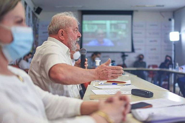 Mercado não pode ditar a pauta, diz Lula a economistas que farão seu programa