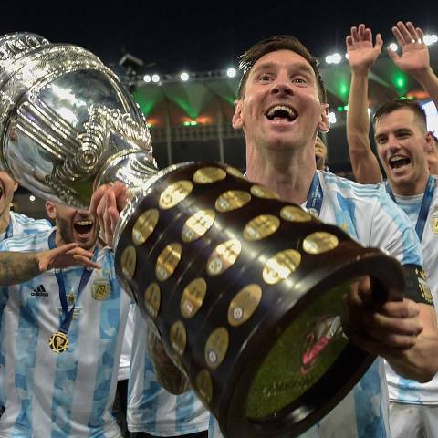 Argentina's Lionel Messi holds the trophy as he celebrates with teammates after winning the Conmebol 2021 Copa America football tournament final match against Brazil at Maracana Stadium in Rio de Janeiro, Brazil, on July 10, 2021. - Argentina won 1-0. (Photo by CARL DE SOUZA / AFP)