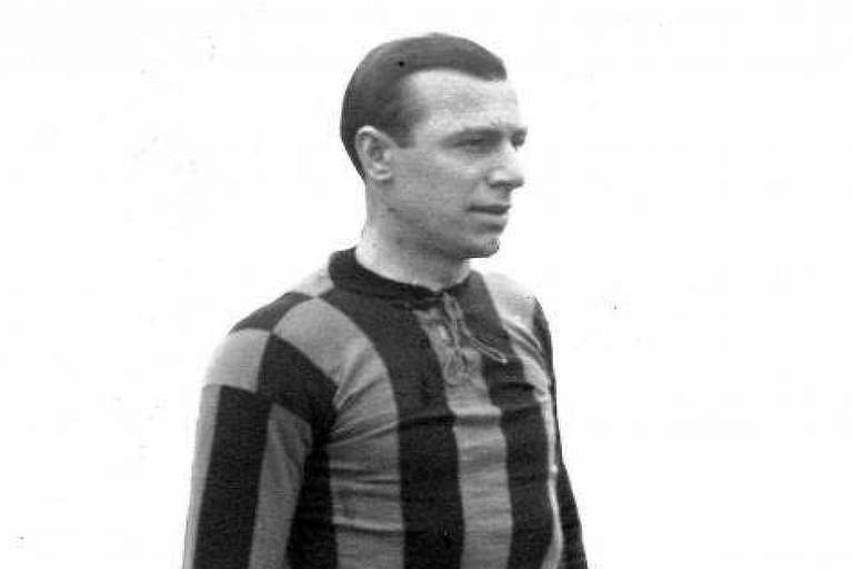 José Piendibene jogou pelo Peñarol no início do século 20. Martí Perarnau o identifica como o primeiro falso 9