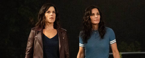 Neve Campbell (Sidney Prescott), left, and Courteney Cox (Gale Weathers) star in Paramount Pictures and Spyglass Media Group's 
