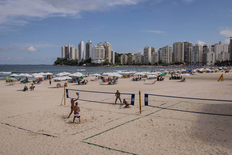 Beach tennis desce a serra e vira febre no litoral paulista