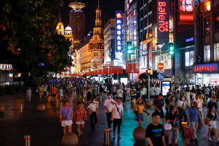 People visit main shopping area in Shanghai