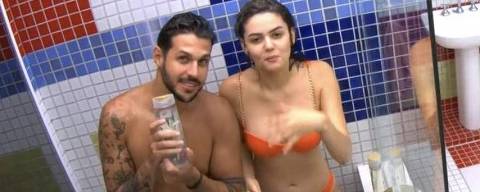 Rodrigo e Eslovênia tomam banho juntos