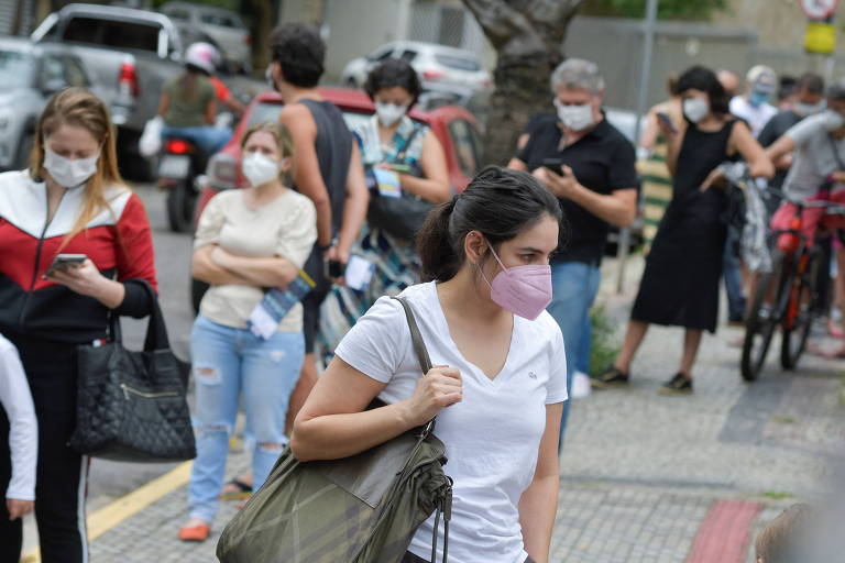 Belo Horizonte recomenda volta de máscaras em ambientes fechados