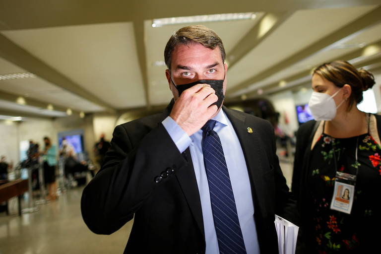 Receita descarta ato ilegal contra Flávio Bolsonaro em escândalo das 'rachadinhas'