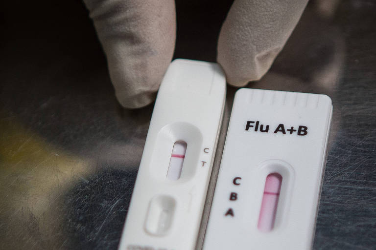 Fornecedora diz que liberação alfandegária atrasou entrega de 250 mil de testes de gripe