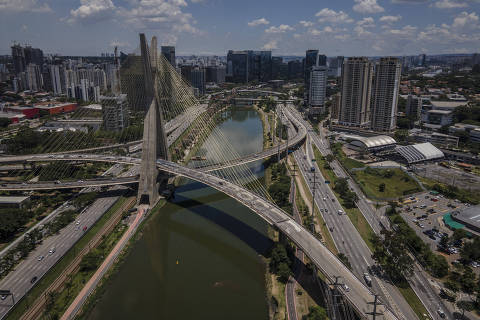 SÃO PAULO, SP, BRASIL, 19-01-2022: Na foto a Ponte Estaiada, na zona sul da cidade. (Foto: Bruno Santos/ Folhapress) *** FSP-COTIDIANO** EXCLUSIVO FOLHA***