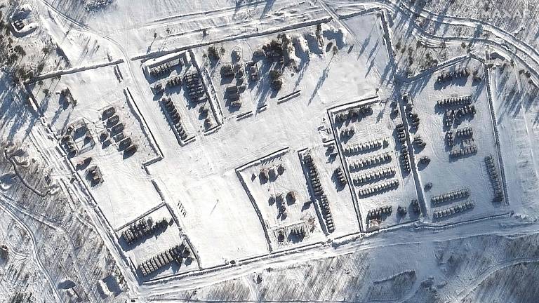 Fotos de satélite mostram tanques e tropas de artilharia em Voronej (Rússia) não muito longe da Ucrânia
 