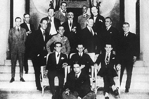 Participantes da Semana de Arte Moderna de 1922, realizada no teatro Municipal, em São Paulo (SP). Foto: Museu da Imagem e do Som (MIS)