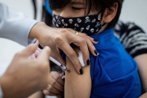 Governo de SP determina que alunos mostrem comprovante de vacina contra Covid
