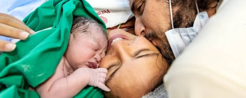 Yanna Lavigne compartilha fotos do parto de Amélia sua segunda filha com Bruno Gissoni