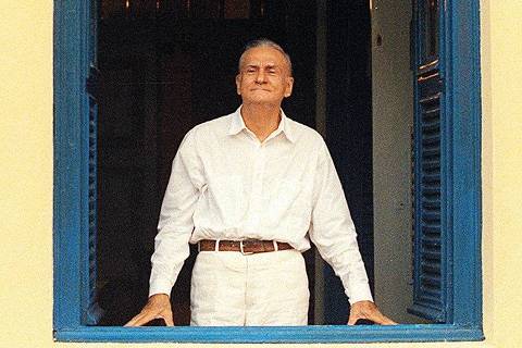 ORG XMIT: 161201_0.tif O escritor e dramaturgo Ariano Suassuna em sua casa em Recife (PE).
 
(Recife (PE), 08.09.1997. Foto Eder Chiodetto/Folhapress) (Negativo SP12980-1997)