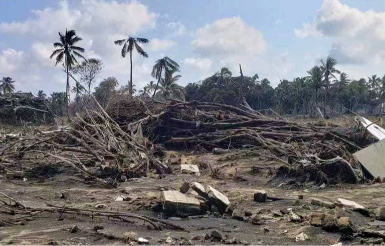Resort atingido por tsunami nos arredores de Nukualofa, capital de Tonga