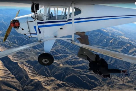 Trevor Jacob salta de avião na Califórnia, após, segundo ele, motor parar de funcionar. Crédito: Reprodução.