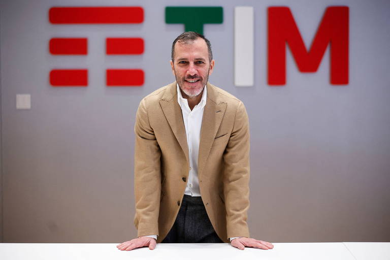 TIM se fortalece com venda da rede fixa da Telecom Italia