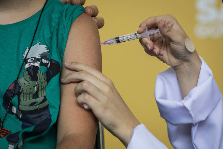 Rejeição à vacinação de crianças contra Covid é maior entre bolsonaristas