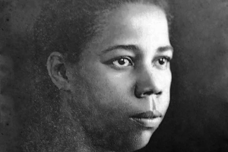 Educadora que foi a 1ª deputada negra do Brasil é reconhecida como doutora