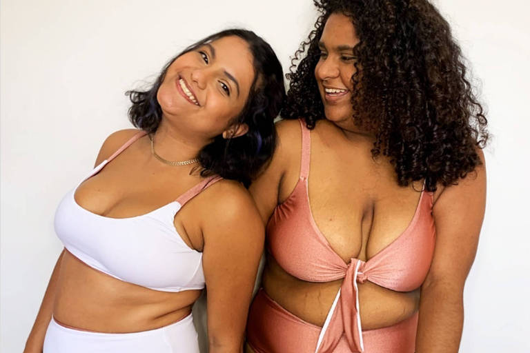 Biquínis da marca de moda praia Arraia; Déborah Menezes, dona da empresa, convidou as amigas para vestir e fotografar as peças, valorizando "corpos reais"