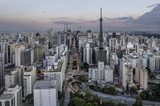 ***Especial Aniversario da Cidade de Sao Paulo. 468 anos. Verticalizacao da cidade. Vista da regiao da avenida Paulista  lado Consolacao