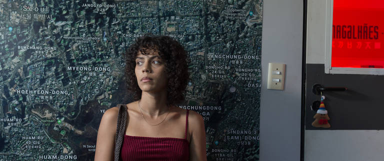 A atriz Clebia Sousa em cena do filme 'Fortaleza Hotel', dirigido por Armando Praça