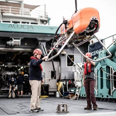 Orpheus foi construído usando parte da espuma remanescente do veículo submergível Deepsea Challenger, do cineasta James Cameron.Foto:Woods Hole Oceanographic Institution