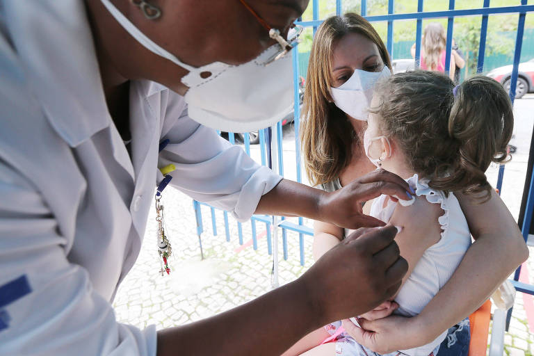 Leitores comentam documento antivacina do Ministério da Saúde