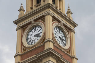 Relógio icônico da torre da estação da Luz