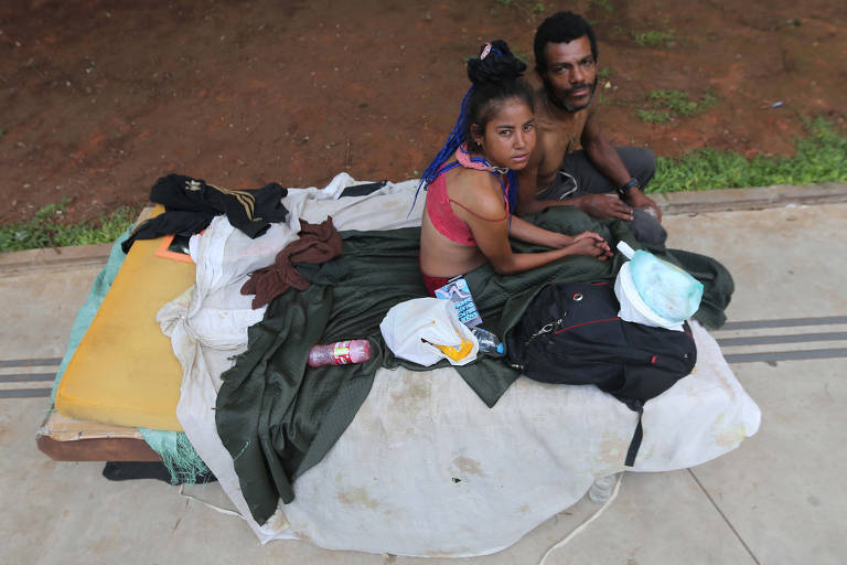 Fábio de Mello, 41, e Ângela Santos, 32. foram despejados da casa onde moravam, na zona leste, no ano passado e passaram a viver no centro de São Paulo