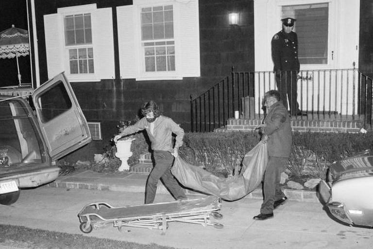Em novembro de 1974, Ronnie De Feo, de 23 anos, matou os pais e os quatro irmãos enquanto eles dormiam