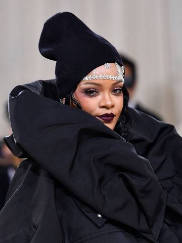 TOPSHOT - Barbadian singer Rihanna arrives for the 2021 Met Gala at the Metropolitan Museum of Art on September 13, 2021 in New York. - This year's Met Gala has a distinctively youthful imprint, hosted by singer Billie Eilish, actor Timothee Chalamet, poet Amanda Gorman and tennis star Naomi Osaka, none of them older than 25. The 2021 theme is 